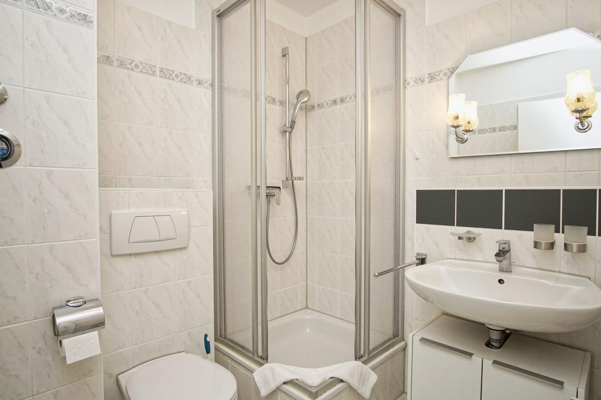 Zentrale Fewo Mit Balkon, Gratis Nutzung Vom Ahoi Erlebnisbad Und Sauna In Sellin - Villa Buskam Fewo 27 Гьорен Екстериор снимка